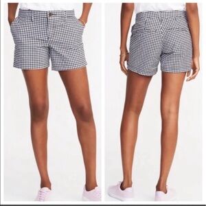 Old Navy mid rise Everyday Shorts. Size 18. NWT.